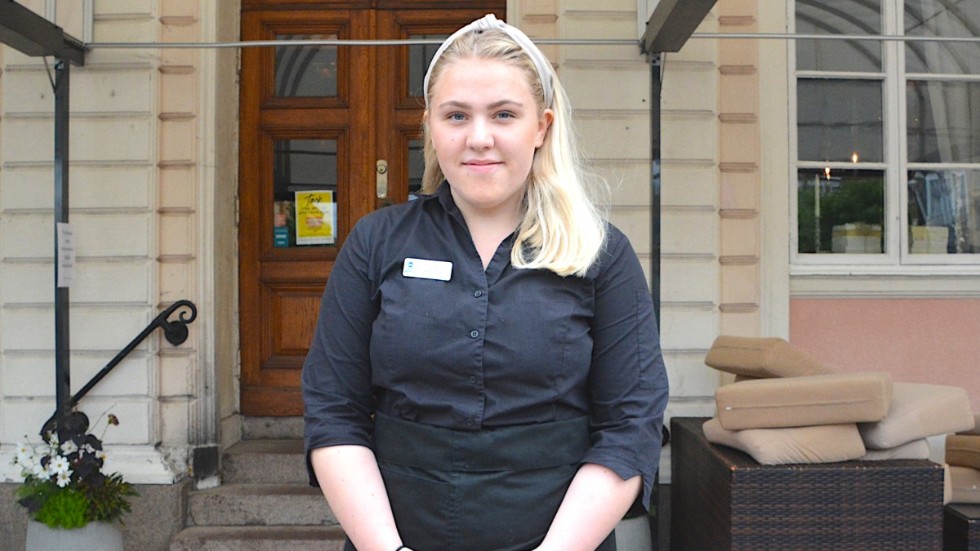 Elsa Karlsson, 17, kör sin fjärde sommar på Vimmerby Stadshotell