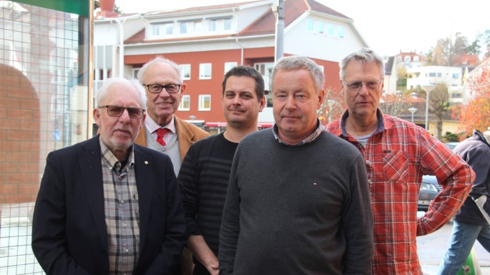 Kommunrevisionen med Lars Wiström (C), Sigvard Olsson (S), Magnus Edgar (SD), Björn Hoflund (M) och Björn Morell (V) riktar kritik mot den ekonomiska hushållningen i Kinda kommun.
