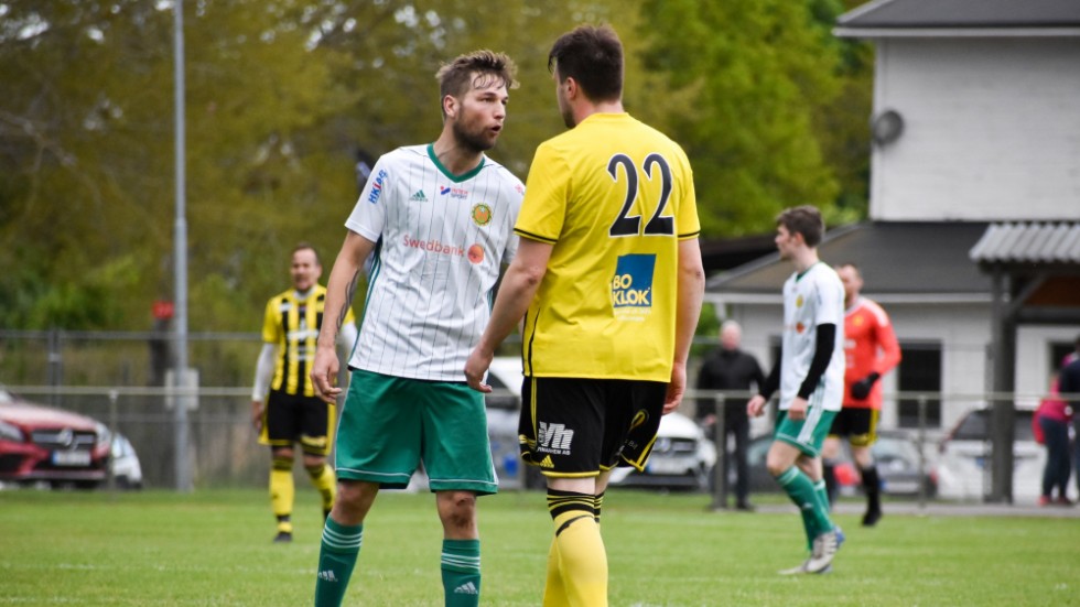 Christopher Einarsson i Hultsfred och Rasmus Bexell i Gullringen hade en het ordväxling i fjolårets derbymatch på Knektavallen. Den här säsongen spelar HFK i division 5.