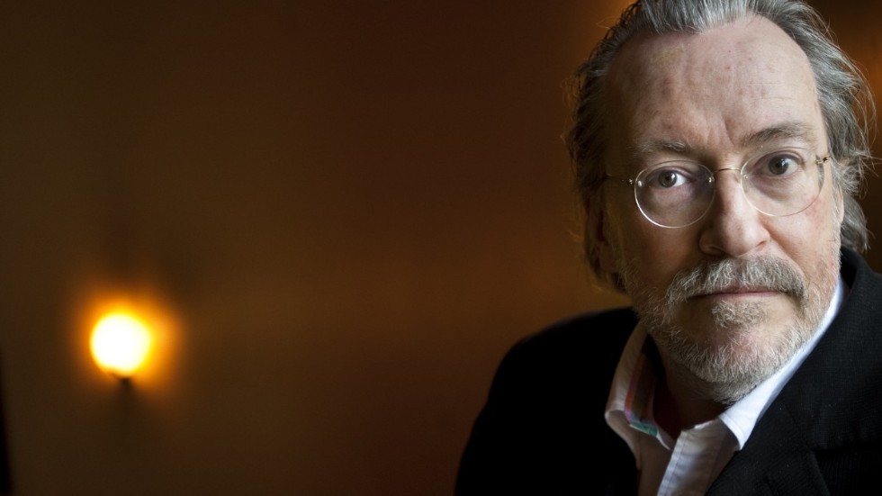 Niklas Rådström har sedan debuten 1975 utvecklat ett rikt och mångskiftande författarskap – diktsamlingar, romaner, essäer och dramatik. Med boken "Då, när jag var poet" återvänder han till poesin.