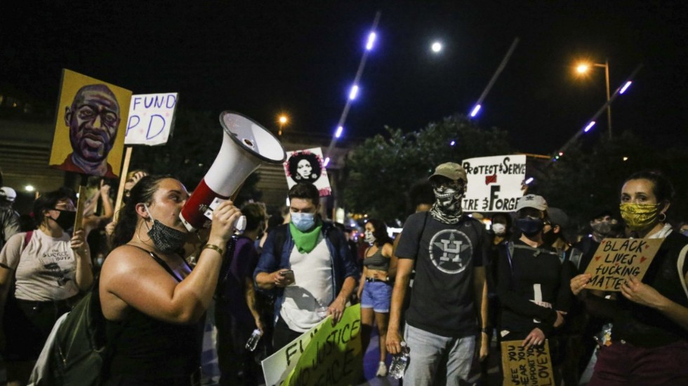 Protesterna har spritt sig över hela USA. Bilden från Austin, Texas, i torsdags.