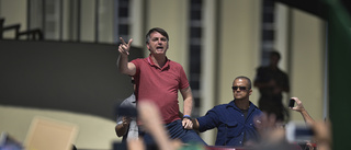 Hostande Bolsonaro talade till kuppanhängare