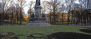 Nej, låt statyn av Carl von Linné stå kvar