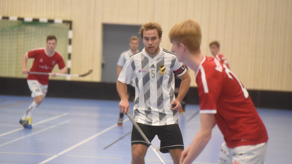Tobias Claessongjorde sex av målen när Rimforsa besegrade Åby Ungdom med 12-5.