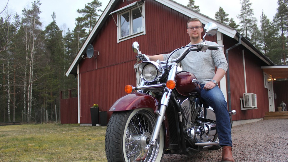 Att ta mc-körkort och skaffa motorcykel var en dröm som Mikael Hedblom gärna ville förverkliga innan 30-årsdagen. Det blev en Honda VTX 1300R och körkortet tog han i höstas.