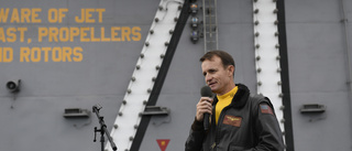 USA:s marinminister avgår i kaptensstrid