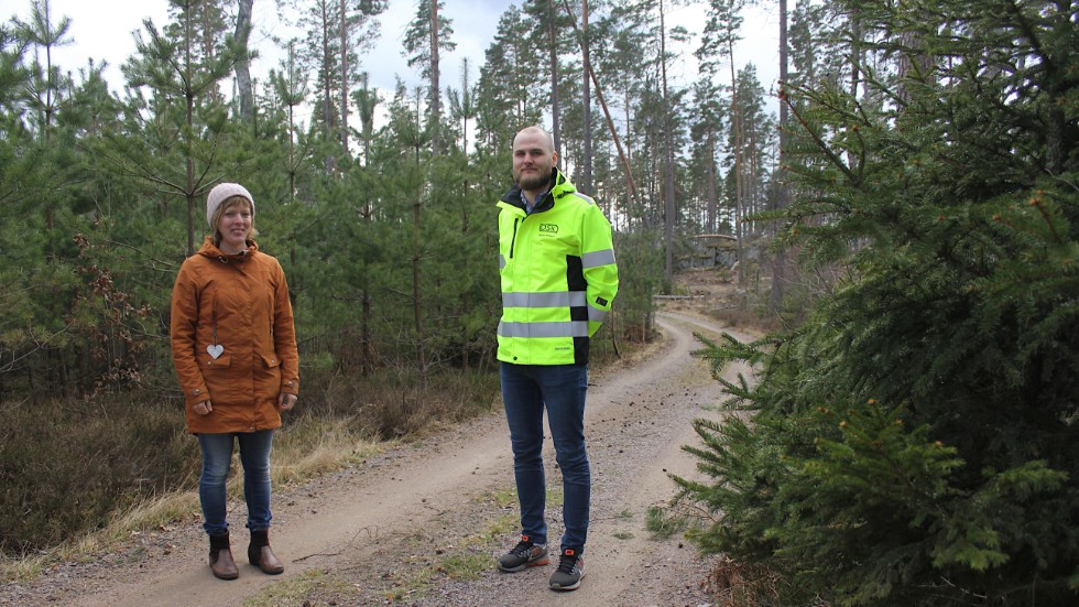 En kartläggning har gjorts av vändplaner och vägar, så de är i bra skick och tillräckligt breda, berättar Eva Karlsson och Niklas Nilsson på renhållningsavdelningen.