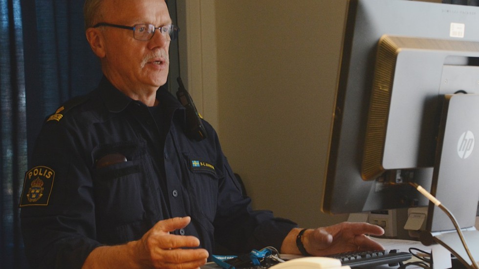 Tekniken har blivit en allt viktigare del av polisens arbete. "Till och med ordningsböter skriver man i mobiltelefonen" säger Nisse Johansson.