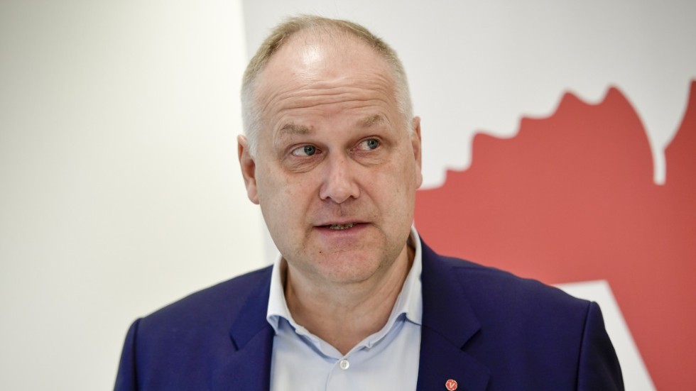 Partiledare Jonas Sjöstedt (V) håller pressträff på Kungsgatan 84 i Stockholm.