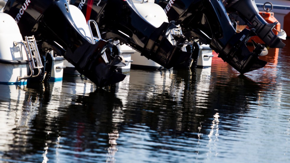Sex båtmotorer stals vid Marviken någon gång innan söndagen.