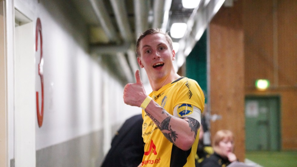 Nisse Lindsten, som tillbringade förra säsongen i Mjölby AI, är nu klar för spel i Rimforsa IF. 