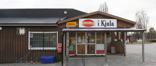Klara köper livsmedelsbutiken i Kjula