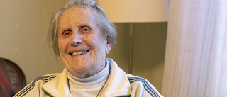 Ella, 93, vill få bort "Äggskallebyn"