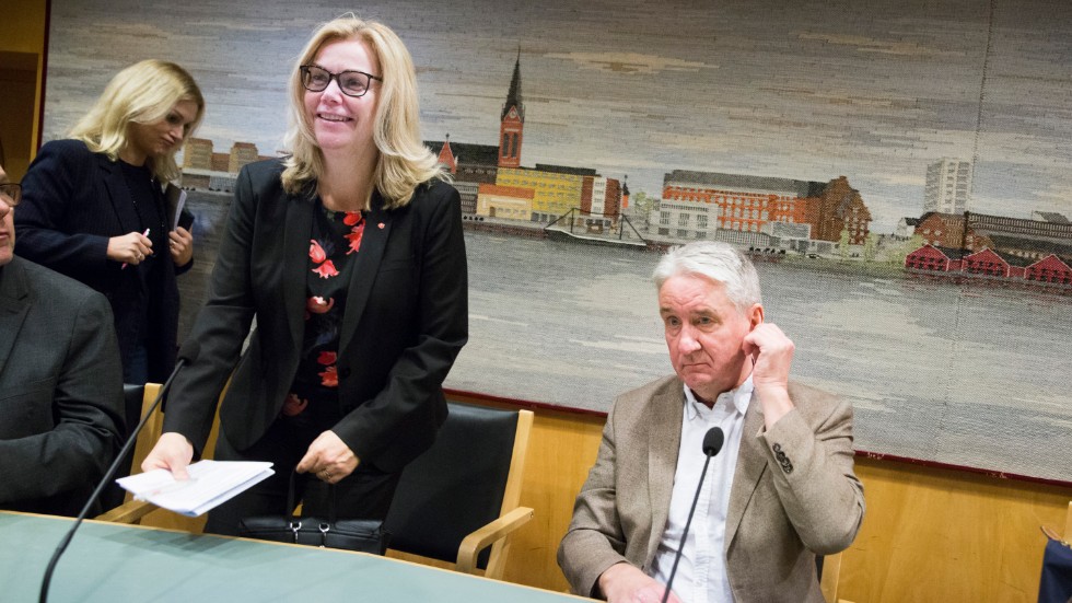 Lenita Ericson vs Kent Ögren. Den 9 december avgör Socialdemokraternas represenantskapsmöte vem de vill se som nytt kommunalråd i Luleå, därefter är det upp till kommunfullmäktige. 