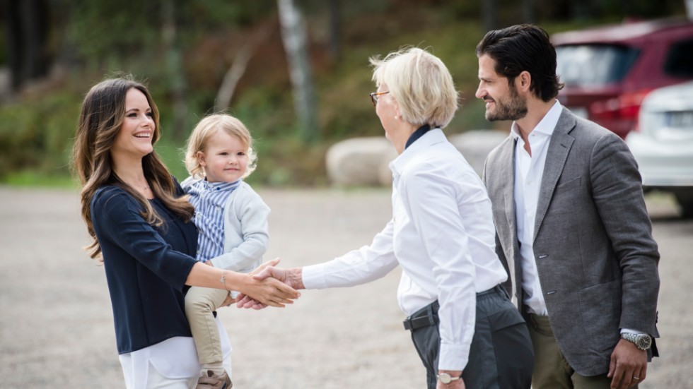 Prins Carl Philips, prinsessan Sofias och prins Alexander på plats när utsiktsplatsen vid Gisesjön invigdes 2018.  Landshövding Liselott Hagberg välkomnade familjen till Sörmland.  