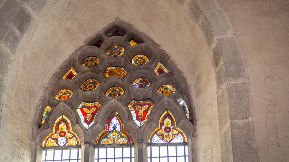 Glasmålningarna i Stenkumla är det enda som kommer åtgärdas i denna omgång. Tanken från början var att en större del av kyrkan skulle renoveras.