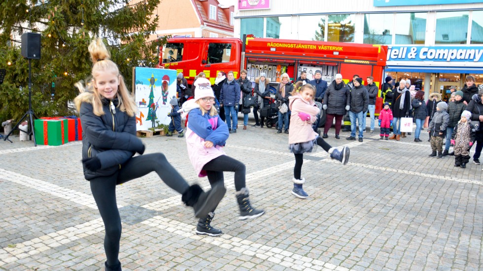 Belle Nord, Sofie Strömbäck och Jana Parazajder, från Danzvetts grupp, Dance mixed kids bjöd på en fartfylld dansuppvisning.
