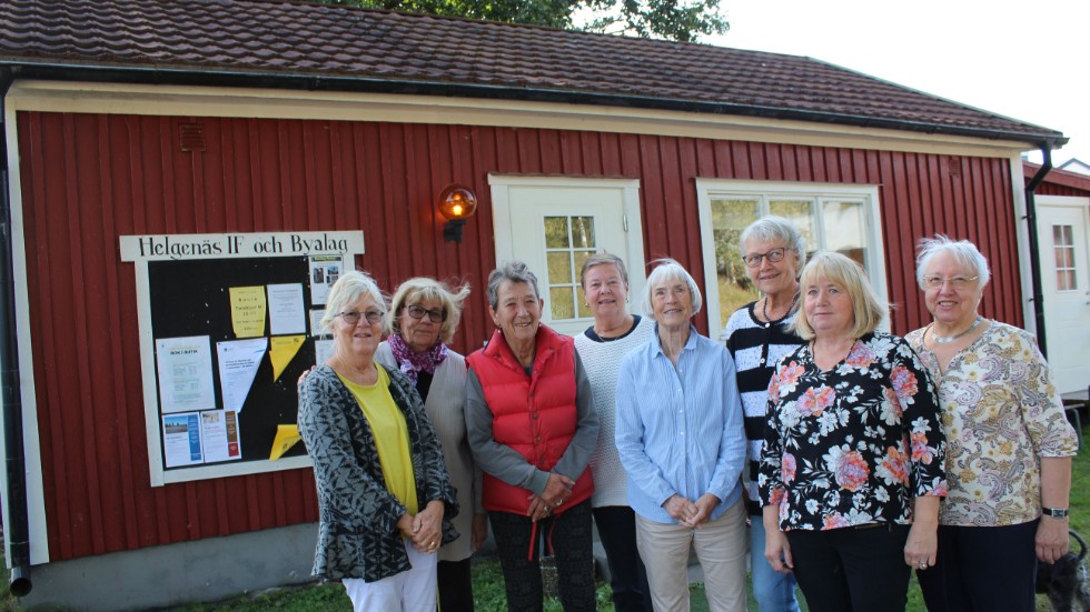 Utställare, från vänster: Monika Hellman, Marita Hultin, Lena Lingfors, Kerstin Malmersjö Eriksson, Anita Lundgren, Birgitta Lönn, Ulla Westerlund och Laila Vestergren.