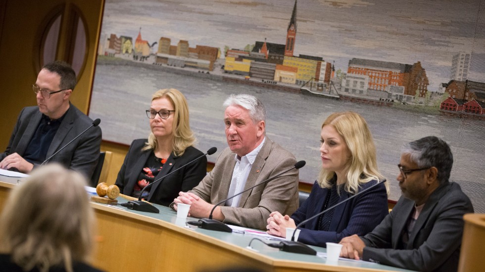 På ett möte 11 november fick de fem kommunalrådskandidaterna i Luleå berätta om sina idéer och visioner. Fr v Krister Johansson, Lenita Ericson, Kent Ögren, Emma Engelmark samt Fredrik Hansson. 