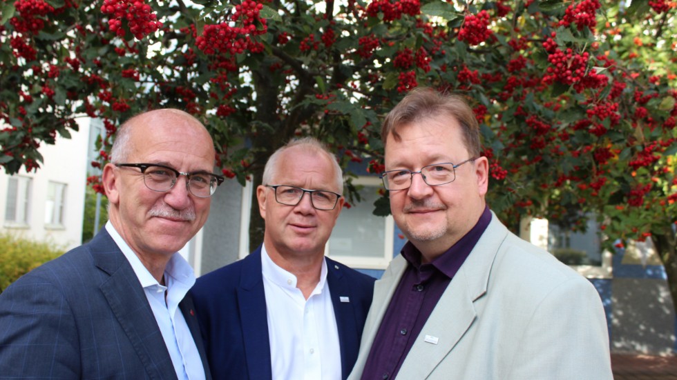 Länsunionens Anders Henriksson (S), Christer Jonsson (C) och Pierre Edström (L) menar att alternativet till att höja skatten vore att skära i verksamheterna.