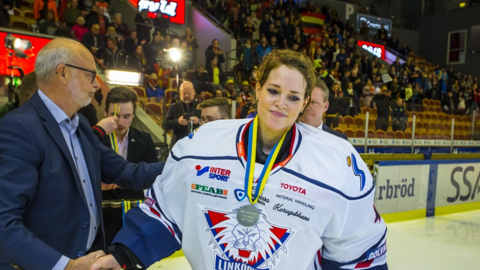 Linköpings förre stjärnmålvakt Florence Schelling blir sportchef i schweiziska toppklubben Bern. Här efter SM-silvret 2018. Arkivbild.