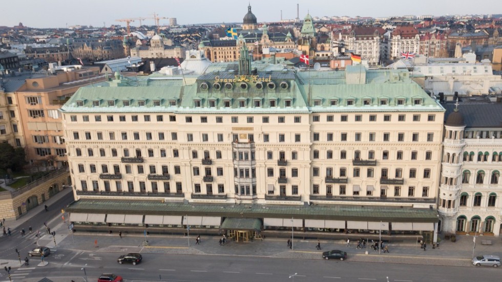 ”Regionens politiker och förvaltning måste äta en Västerbottensbúffe som en matambassadör har skapat medan de lyssnar på artister från Västerbotten, på Grand Hôtel i Stockholm. Det är tydligen så man höjer tempot.”