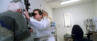 Prioriterade ögonpatienters tryck testa i tält 