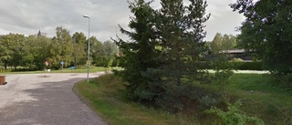 400 000 kronor blev priset när fastigheten på Gillesvägen 1 i Merlänna, Strängnäs bytte ägare