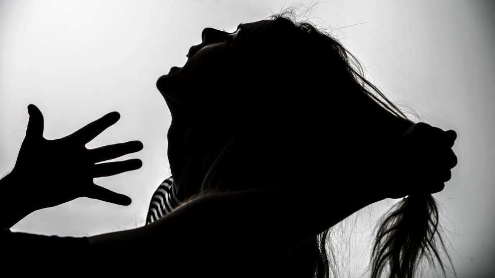 Våld i nära relationer är ett utbrett samhällsproblem i Sverige.