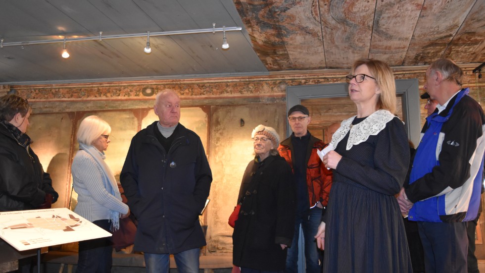 Några veckor sedan. Gunilla Gustafsson välkomnar till den välbesökta invigningen av utställningen om gamla Vimmerby den 7 mars. 