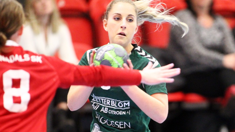 Ellen Karlsson taggade till när matchen vägde och satte fyra raka mål som gav hemmalaget distans till Sannadal.