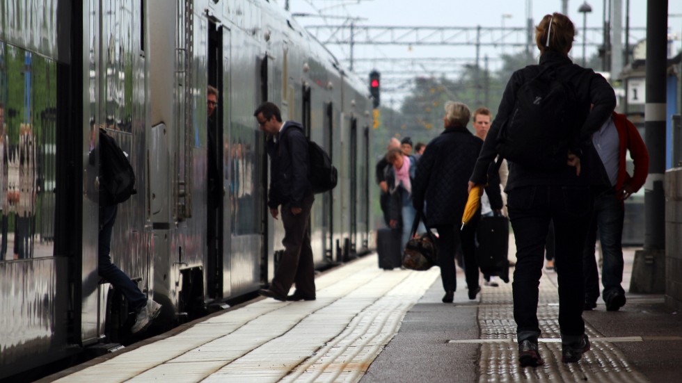 Tågtrafiken mellan Enköping och Stockholm begränsas under allhelgonahelgen och vissa sträckor ersätts med buss.