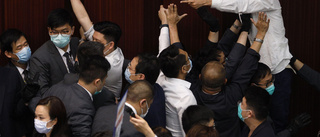 Handgemäng i Hongkongparlament