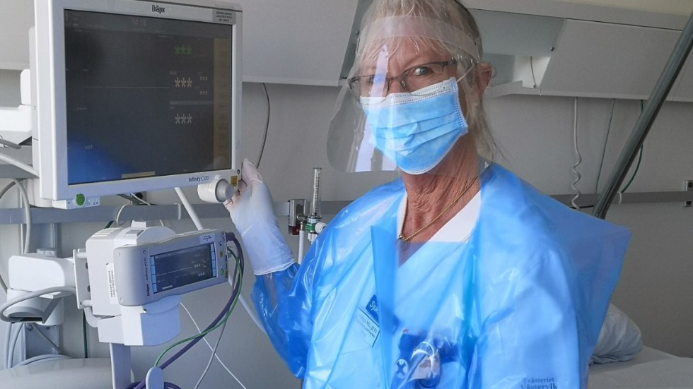 Marina Mellberg är specialutbildad inom kirurgisk omvårdnad och fungerar till vardags som kontaktsjuksköterska för cancerpatienter. Men nu jobbar hon på avdelningen för covid-smittade.