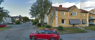 Nya ägare till äldre villa i Robertsfors - prislappen: 950 000 kronor