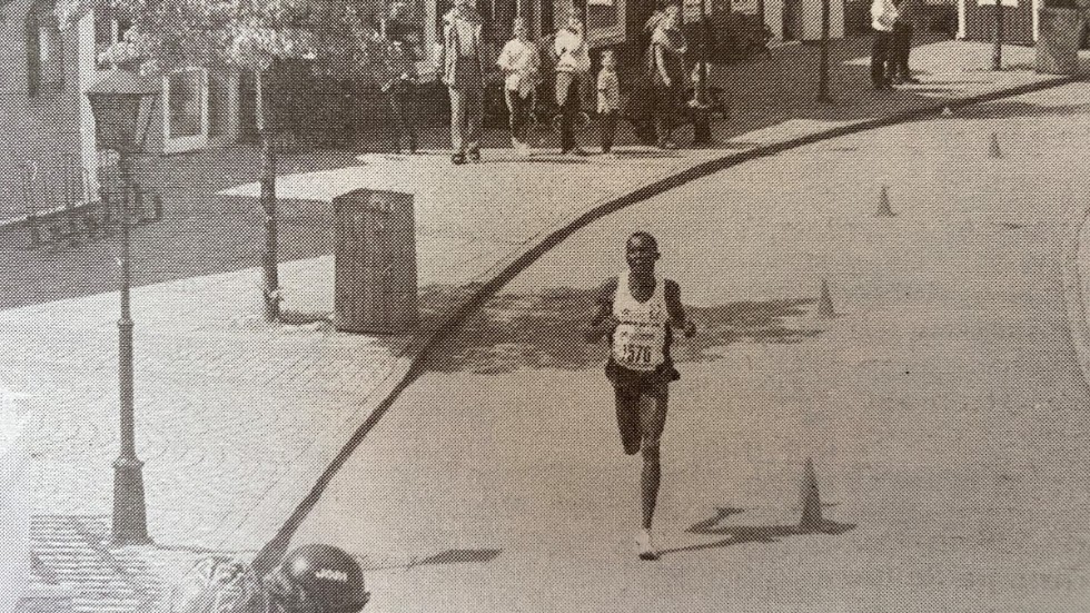 År 2000. Patrik Boiyo från Kenya sprang genom Astrid Lindgrens Värld i en rasande fart.