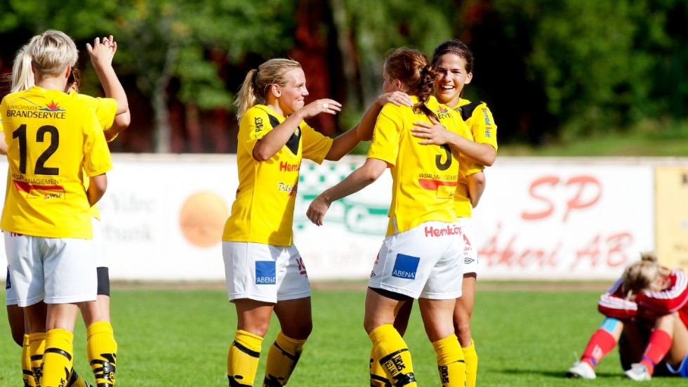 Här är tre av Kisas bästa spelare på 2010-talet: Hanna Hellström (tidigare Gustafsson), Rebecka Stigenhed och Jennifer Schill.