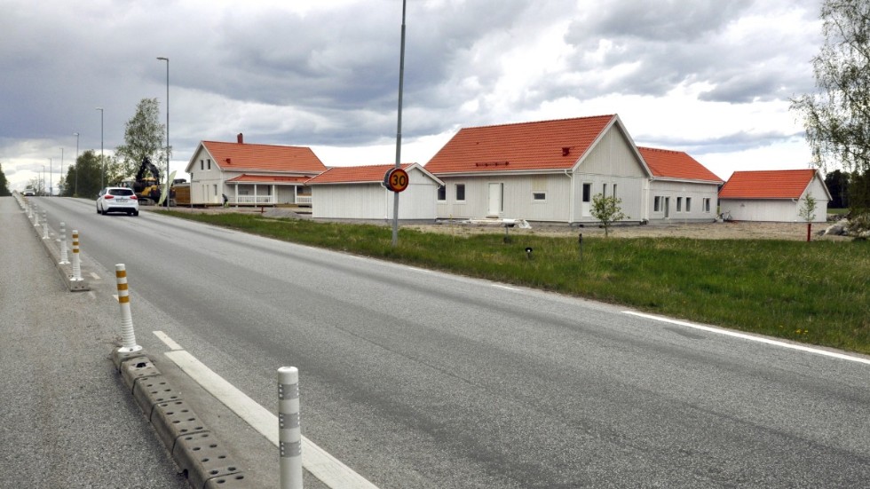 Vi ser också ett fortsatt tryck på planering för bostäder. Det är förstås i grunden bra och visar på Nyköpings attraktivitet. Vi kommer fortsätta med en offensiv planering för bostäder i hela kommunen, skriver Urbran Granström (S), Martina Hallström (C) och Marco Venegas (MP).