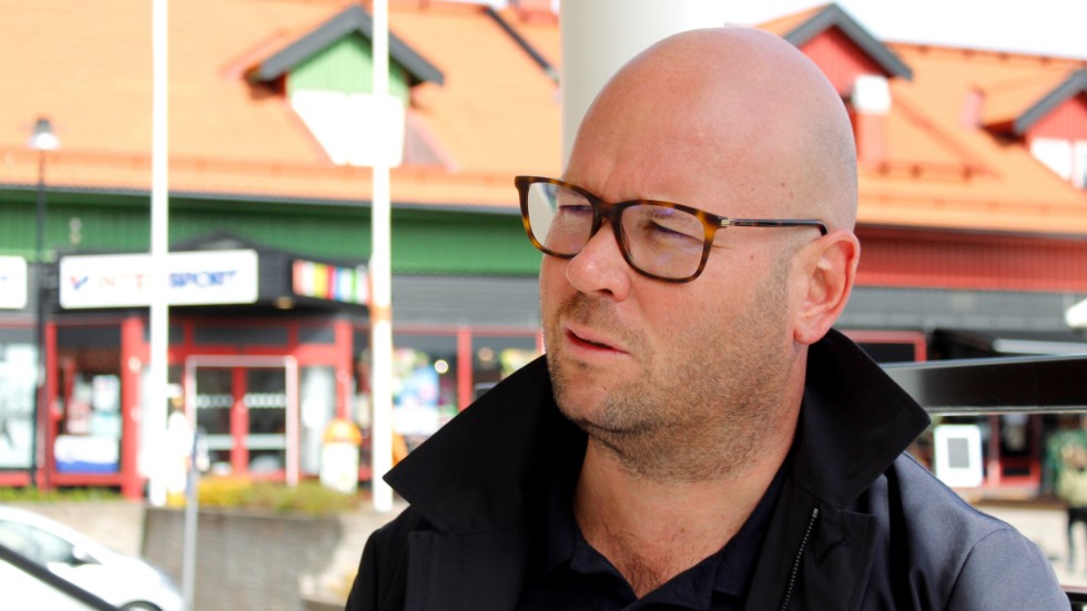 Jon Sjölander (M) försvarar stöden till företag inom hotell- och restaurangbranschen.