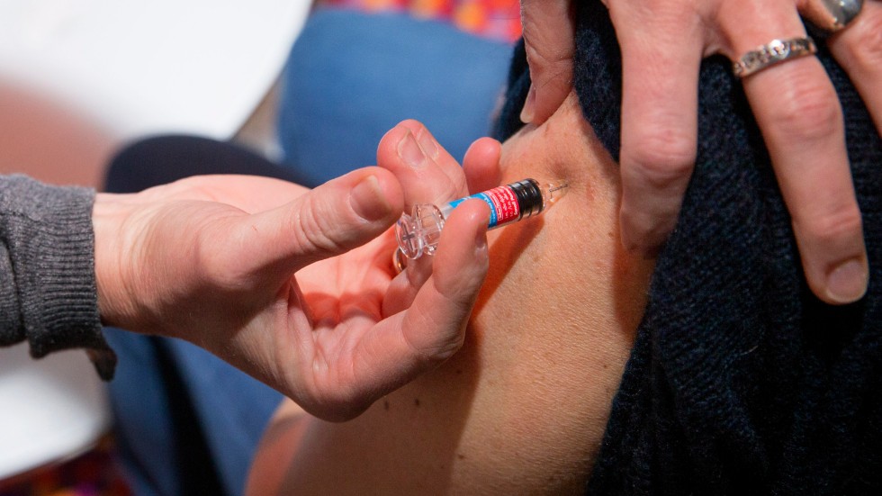 76 000 doser har beställts till Region Uppsala för att vaccinera mot influensa. Årets influensa väntas slå extra hårt mot äldre personer.