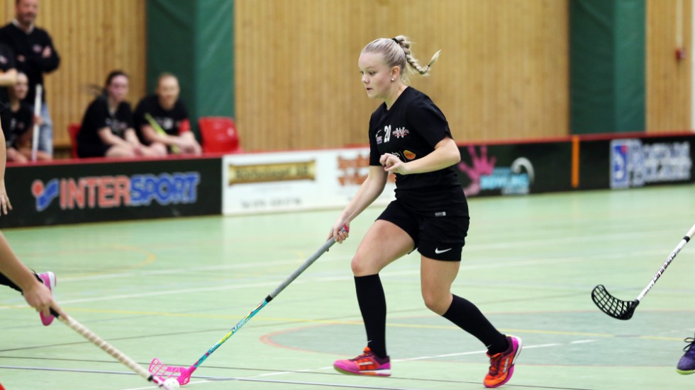 Westerviks IBK förlorade med 7-9 mot Kalmarsunds Ungdom B. På bilden Hanna Holmström som gjorde en assist i matchen.