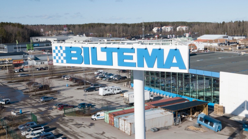 Insändarskribenten menar att det varit märkliga turer runt etableringen av Biltema i Eskilstuna.
