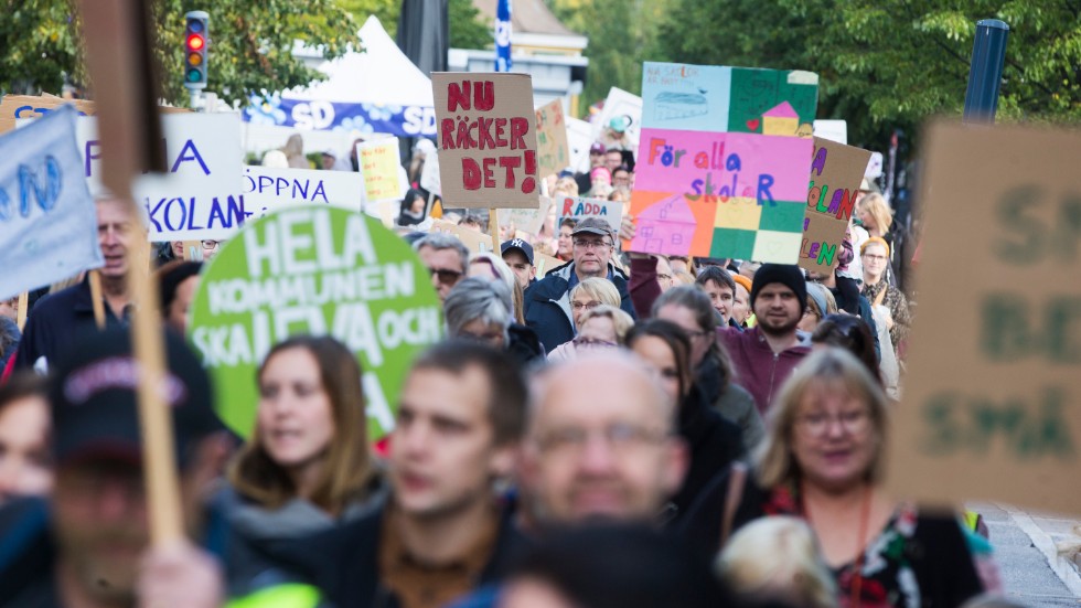 Protesterna är starka mot Luleås planer på att stänga skolor. Den här bilden är från helgens manifestation.