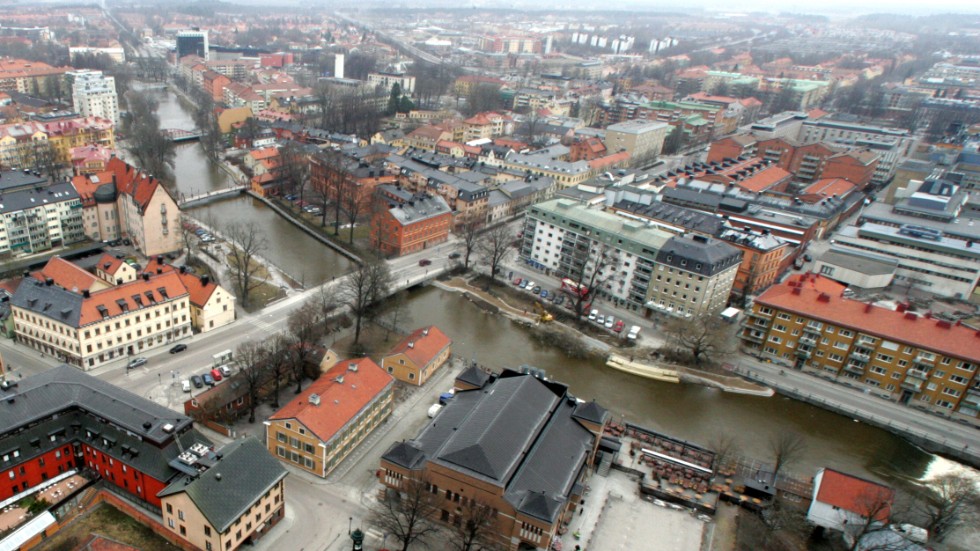 Boendekonstnaderna är högre i städer som Uppsala än i glesbygd,   skriver Torsten Andersson.