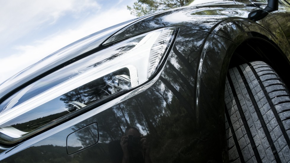 En Volvo XC60 stals i Varamon under natten till tisdag. Polisen befarar att fler bilägare kan drabbas under de närmaste dagarna.