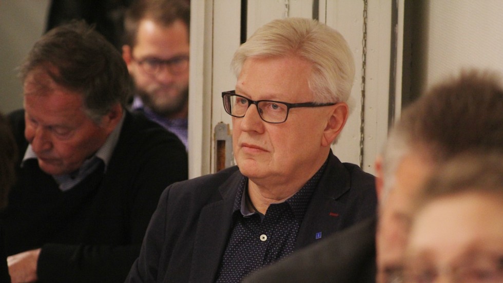 Anders Andersson (KD) är starkt kritisk till förslaget att stänga Järnforsens skola till hösten.