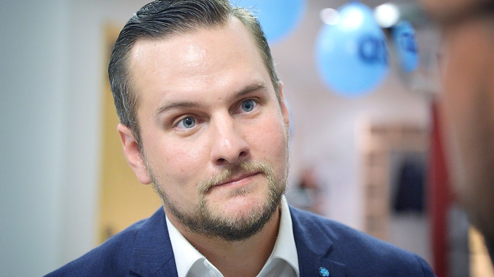 Markku Abrahamsson of the Sweden Democrats asked about buses in Skellefteå.