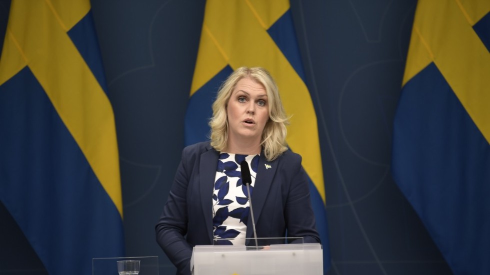 Socialminister Lena Hallengren under en tidigare pressträff.