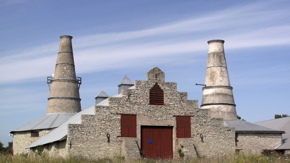 Kalkutvinning är en gotländsk basindustri. I Bläse har den gamla kalkfabriken blivit museum.