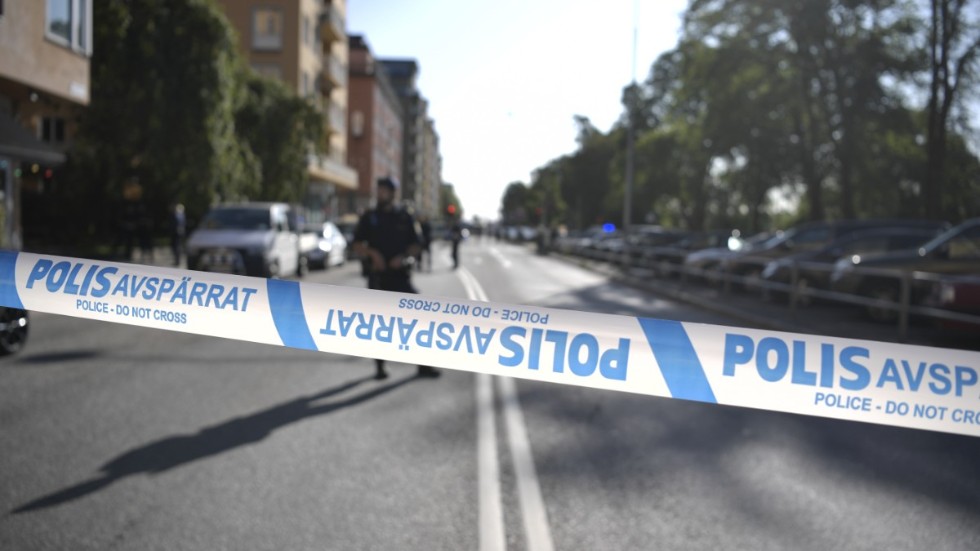 Polisavspärrningar på Kungsholmen i Stockholm, efter att advokaten i september 2019 utsattes för ett mordförsök. Tre personer är nu häktade för att ha planerat ett mord på honom hösten 2018. Arkivbild.